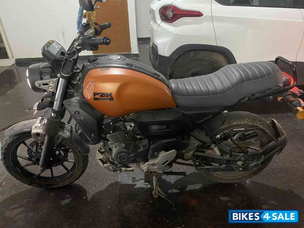 Orange Yamaha FZ-X