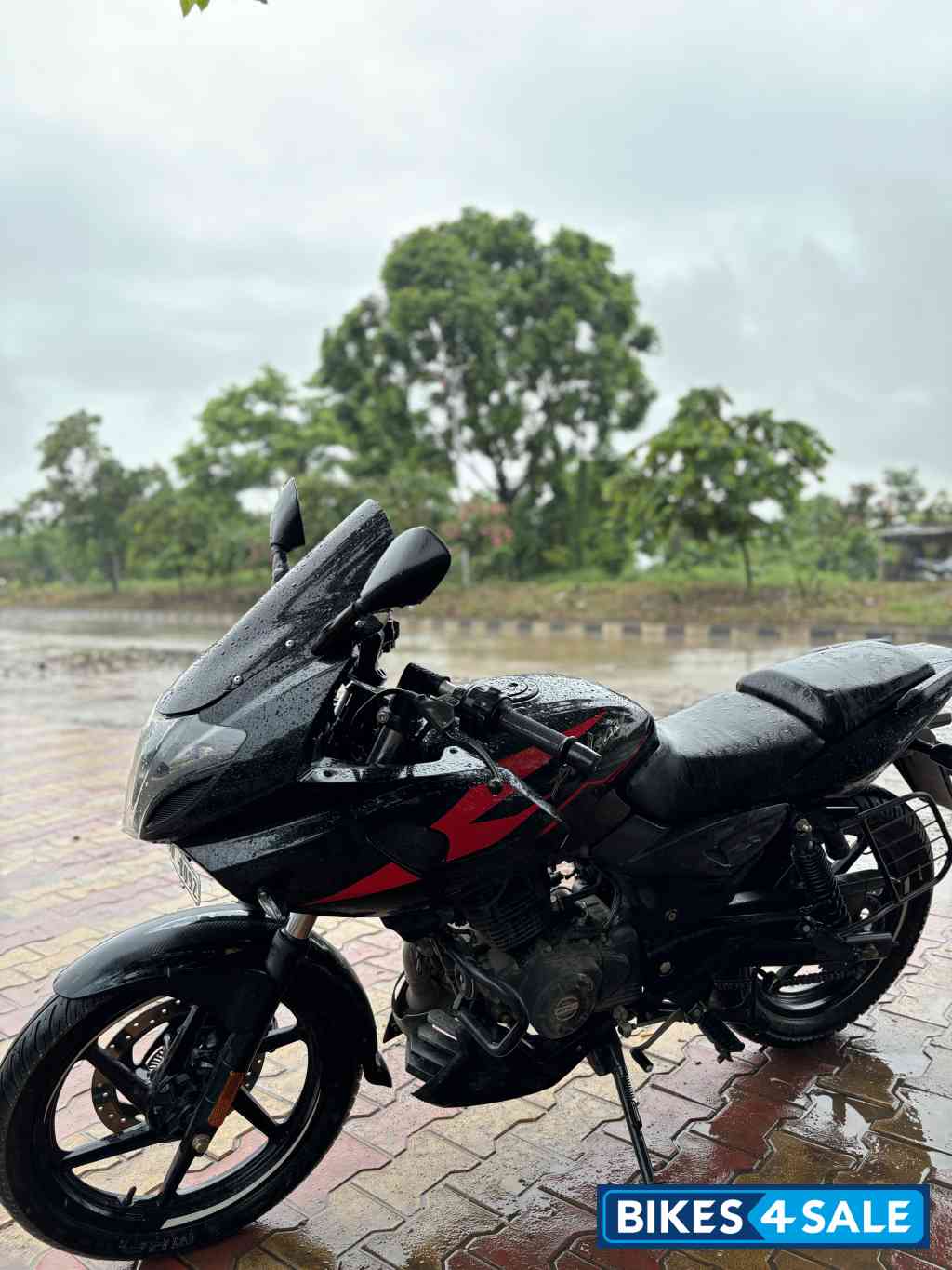 Bajaj Pulsar 220F BS6
