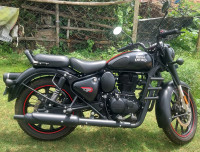 Royal Enfield Classic Stealth Black 2022 Model