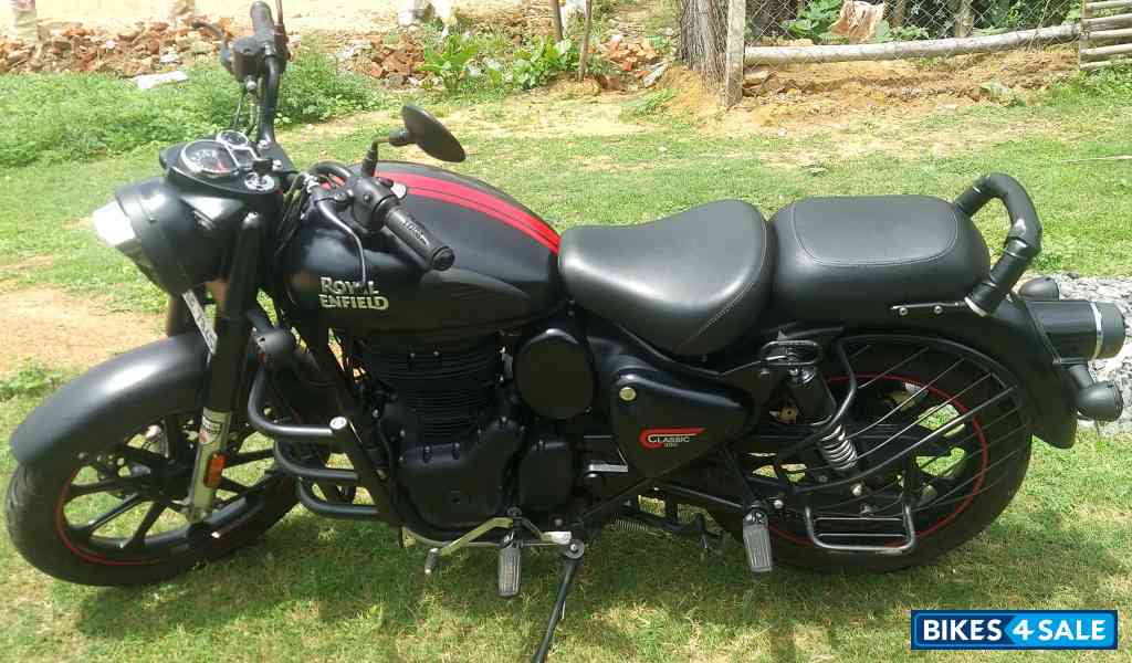 Stealth Black Royal Enfield Classic Stealth Black