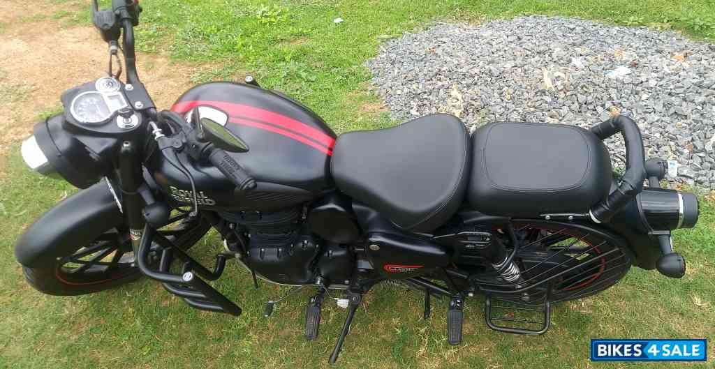 Stealth Black Royal Enfield Classic Stealth Black