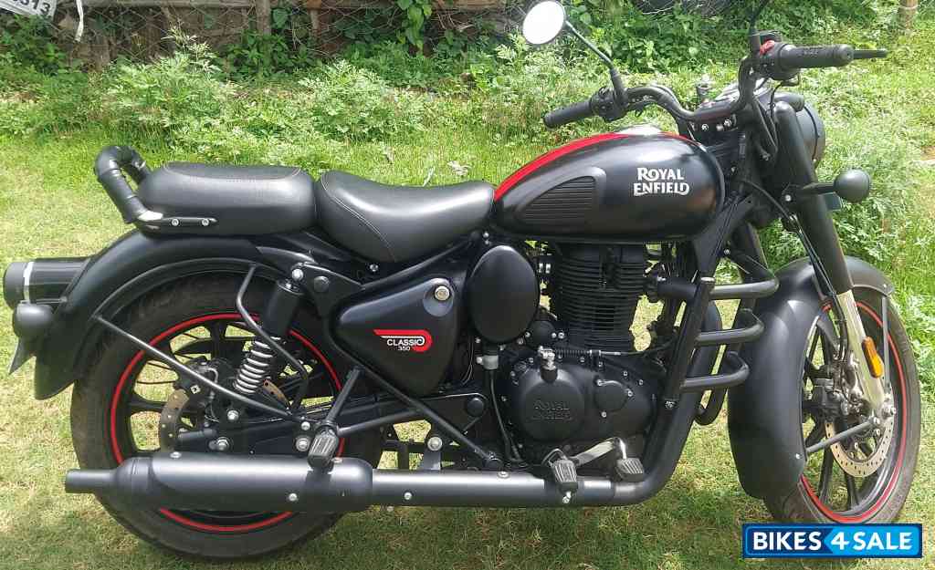 Stealth Black Royal Enfield Classic Stealth Black