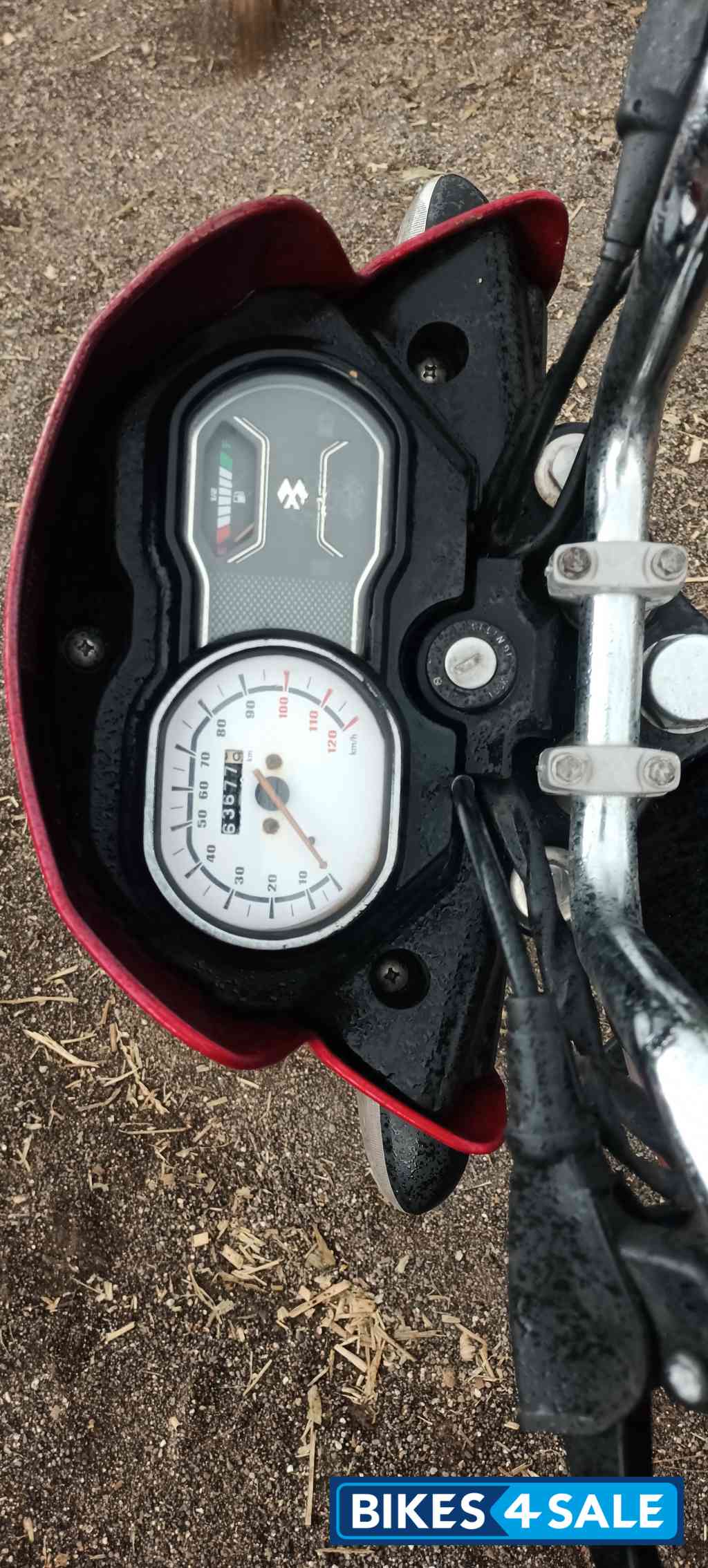 Red Bajaj Platina 100 ES