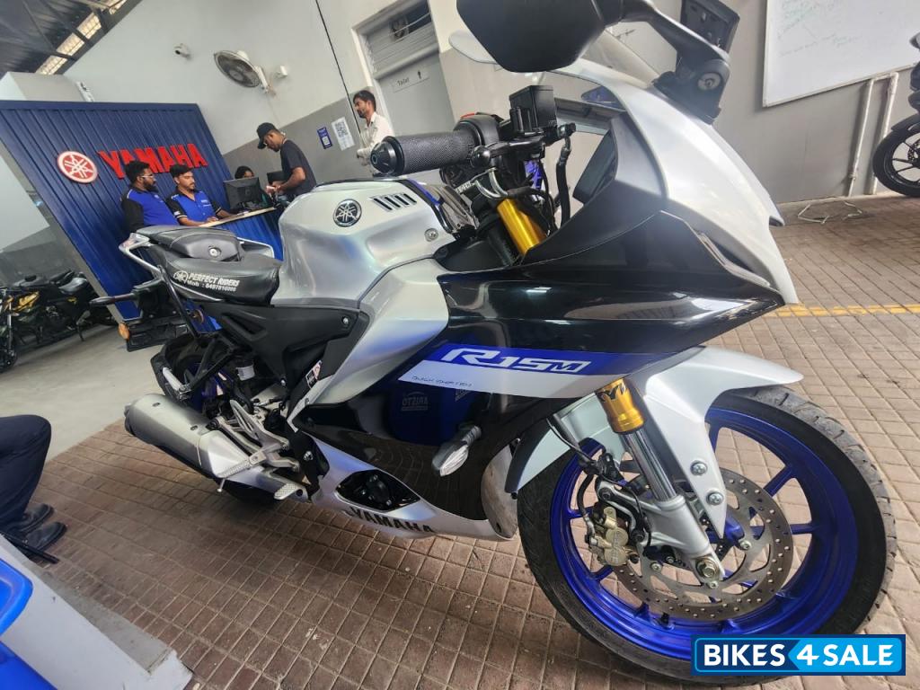 Mettalic Silver With Blue Yamaha R15M