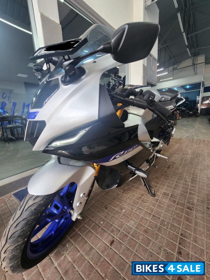 Mettalic Silver With Blue Yamaha R15M