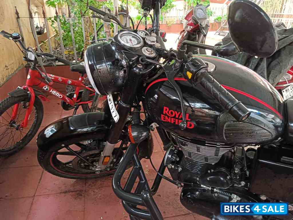Royal Enfield Classic Stealth Black