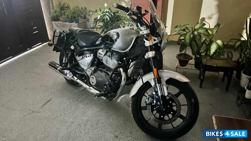 Royal Enfield Super Meteor 650