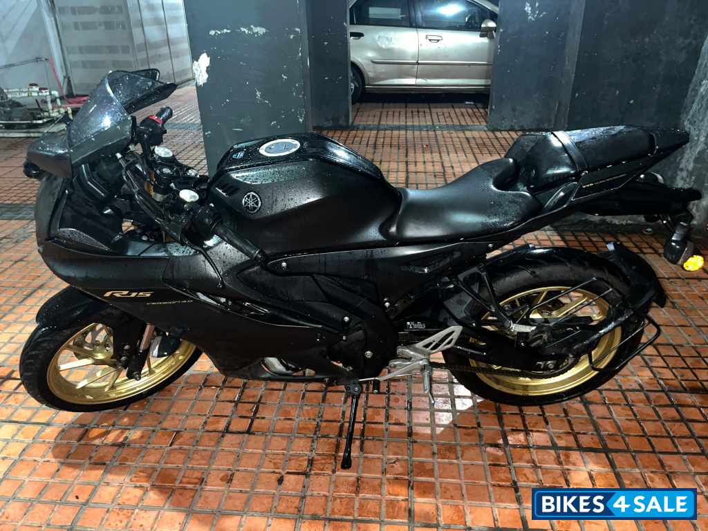 Yamaha R15 V4