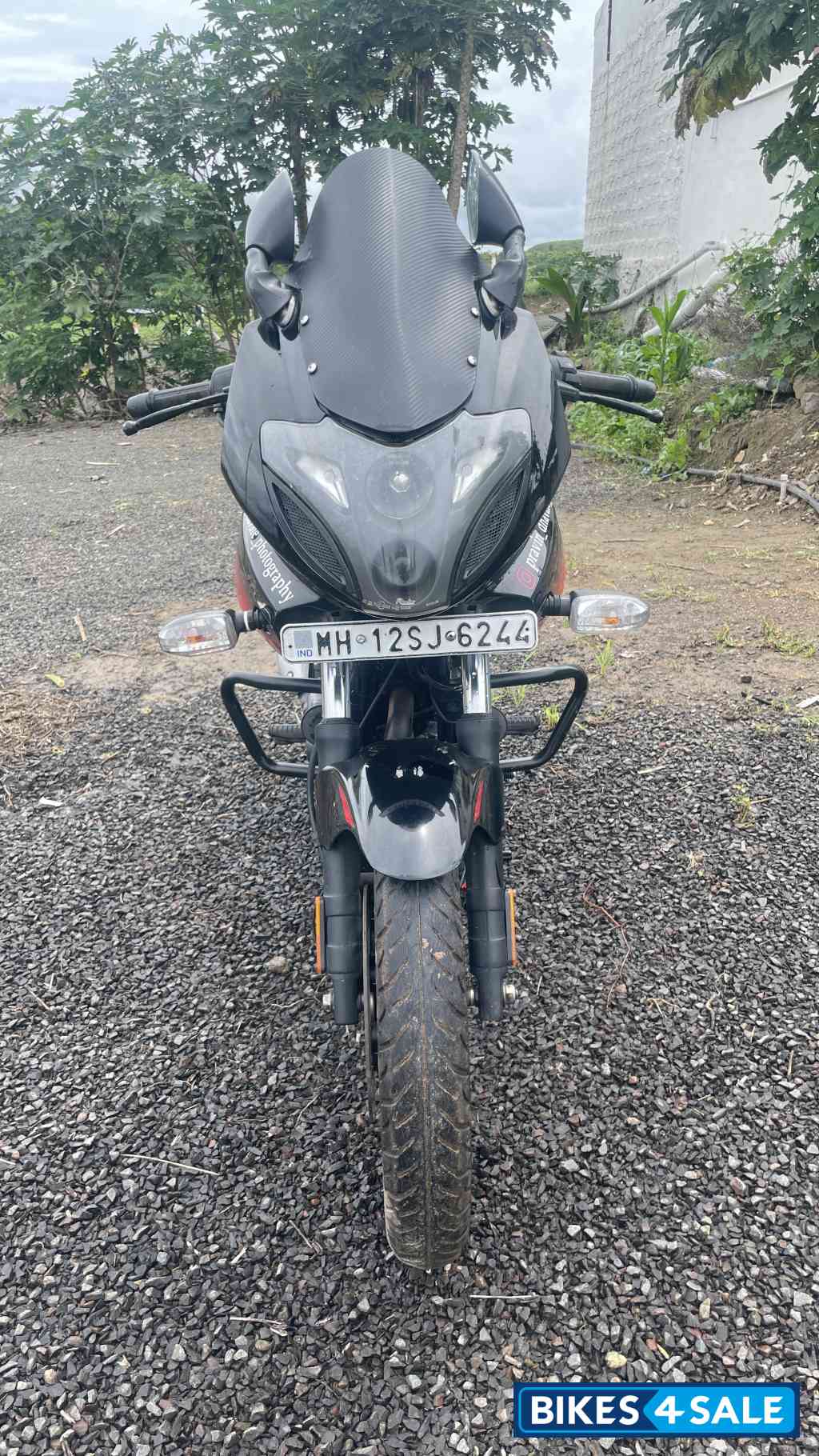 Bajaj Pulsar 180F Neon