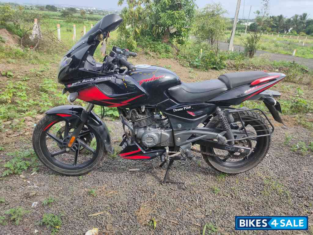 Bajaj Pulsar 180F Neon