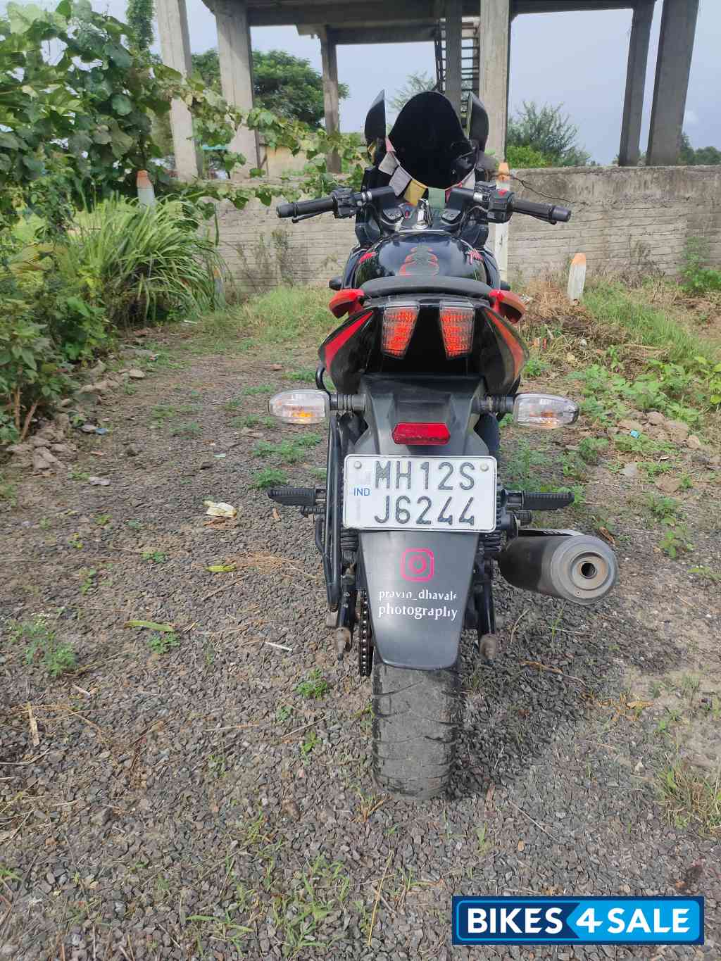 Bajaj Pulsar 180F Neon