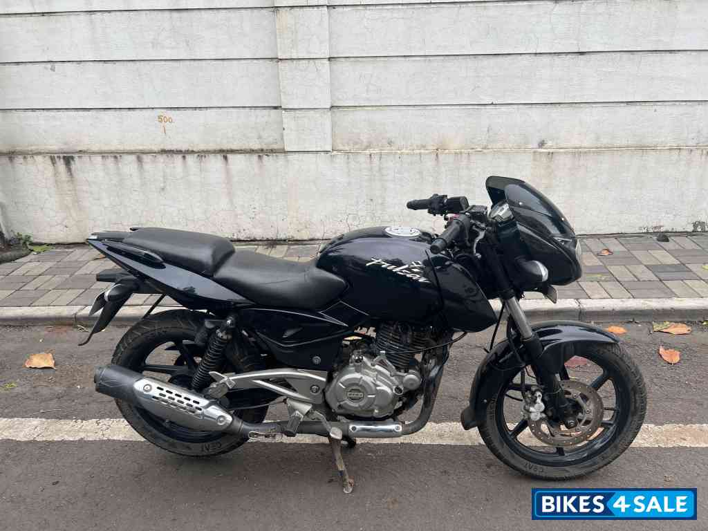 Black Bajaj Pulsar 180 DTSi