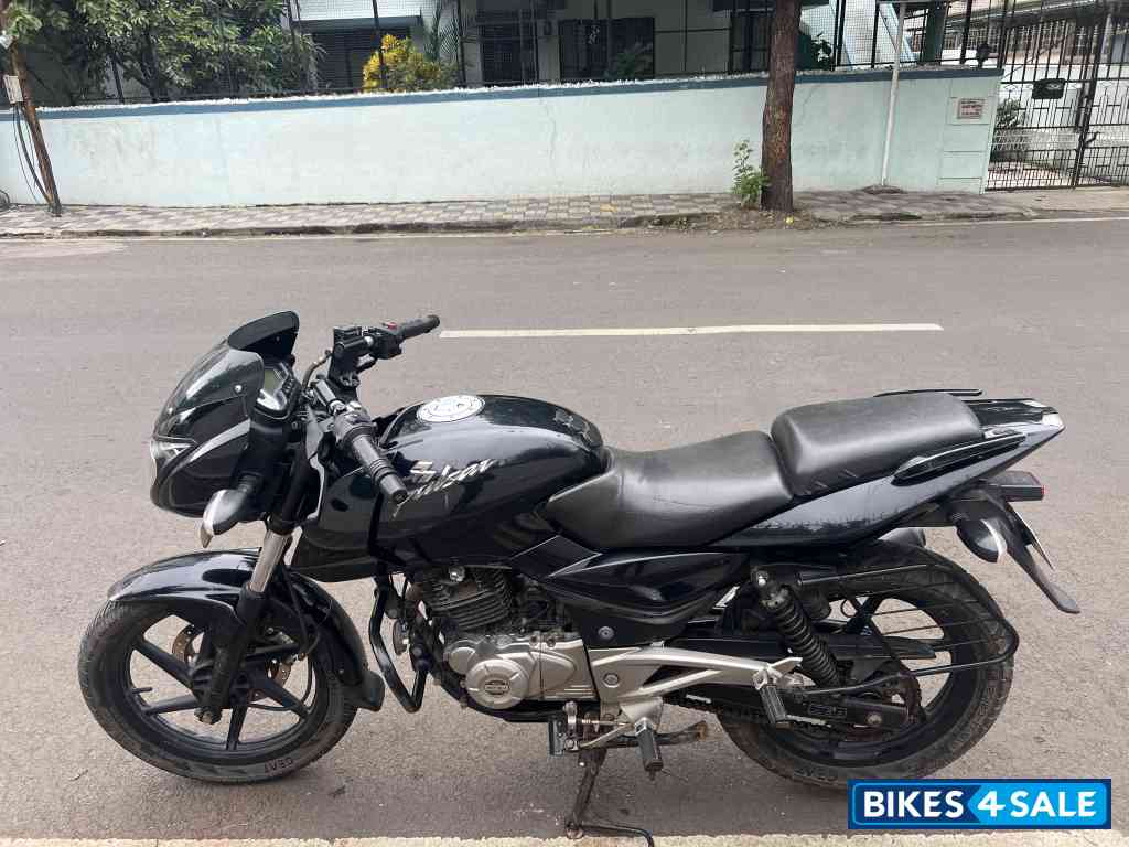 Black Bajaj Pulsar 180 DTSi