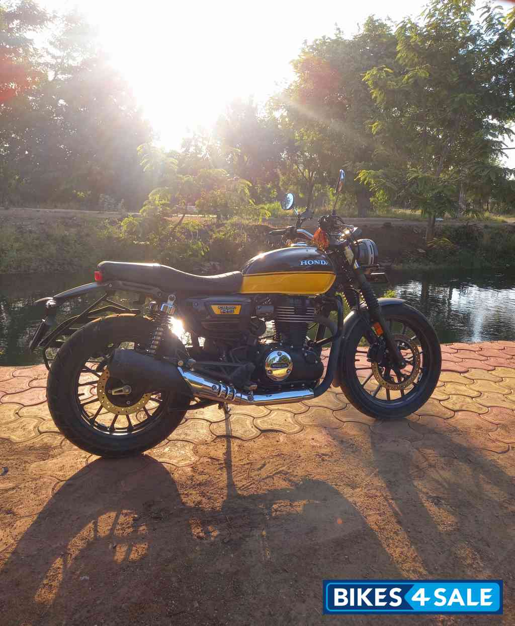 Black Yellow Honda CB350RS