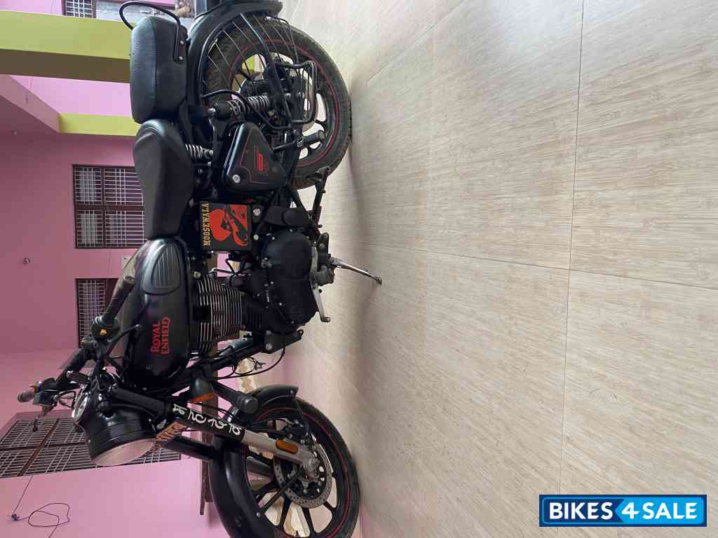 Black Royal Enfield Classic 350 Dual Channel BS6