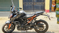 Met Ebony Black And Grey KTM Duke 250 2022