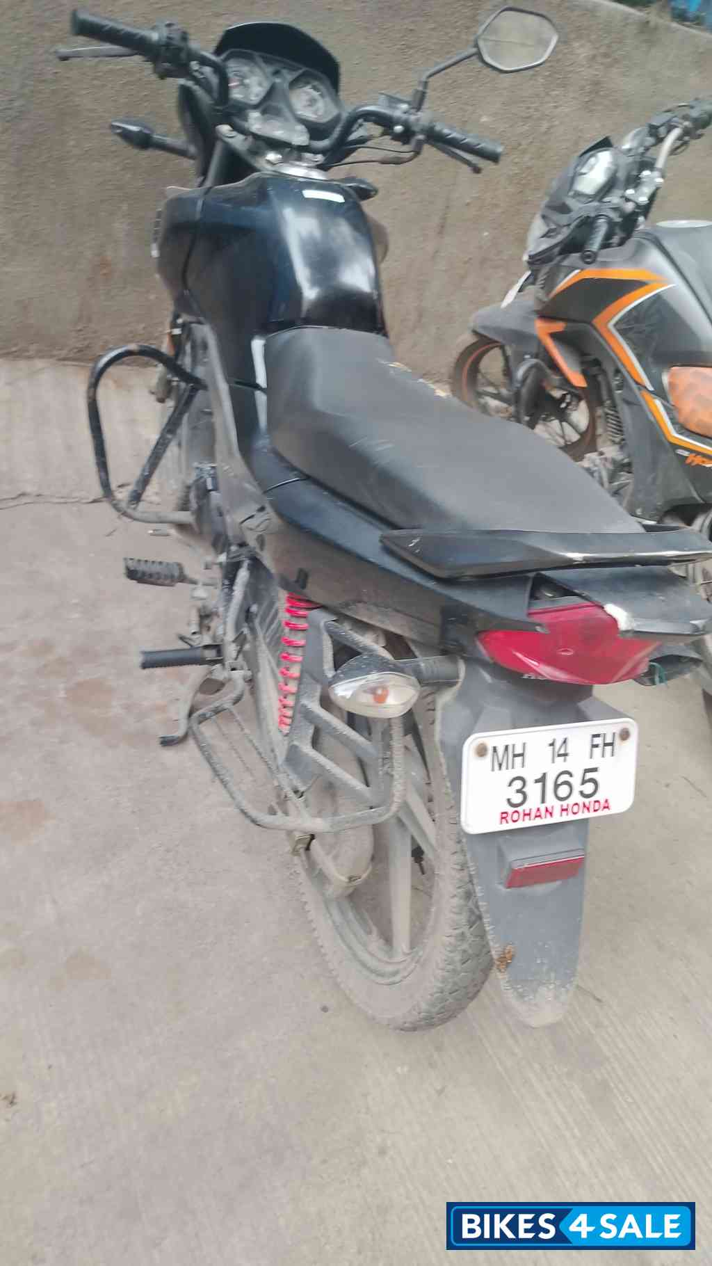 Black Honda Livo 110