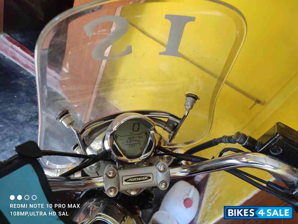 Black Bajaj Avenger Cruise 220