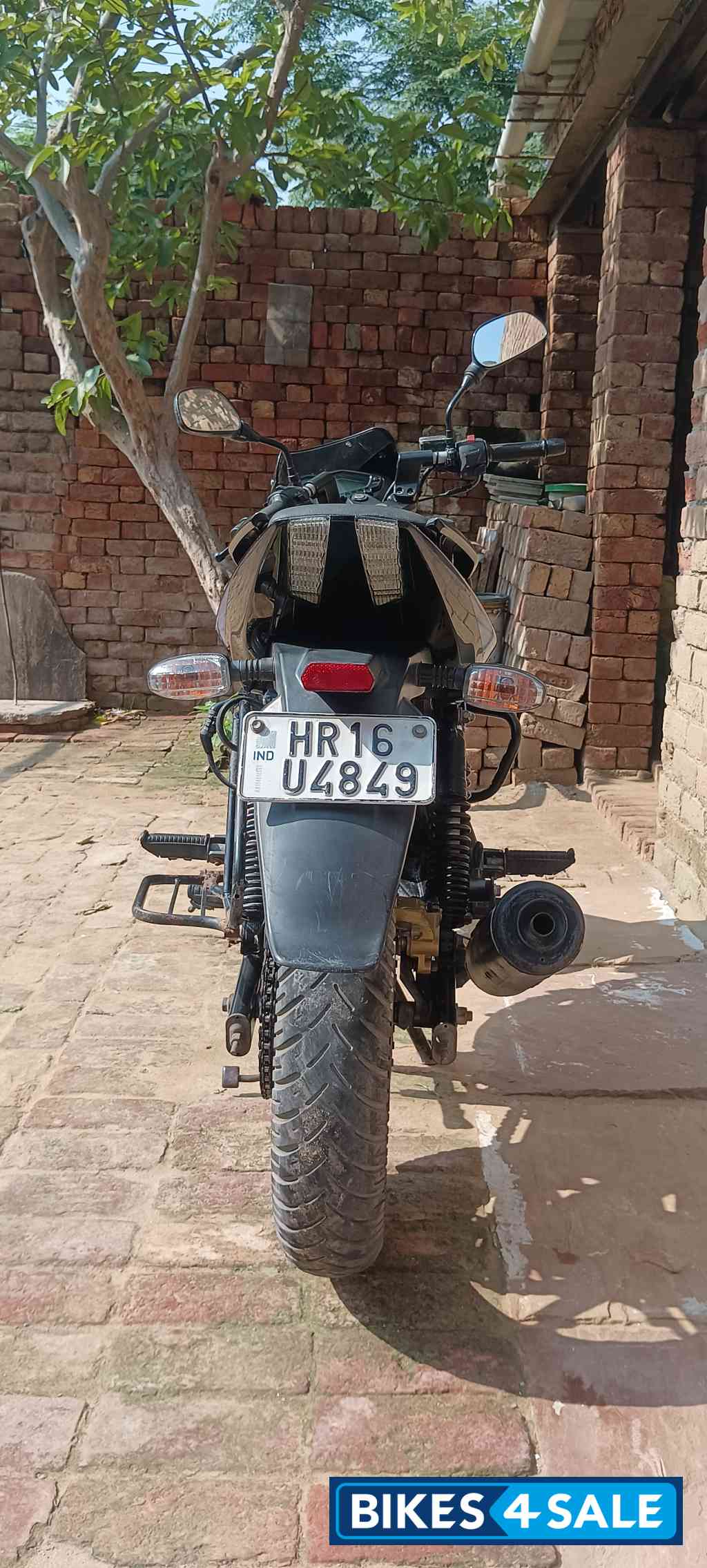 Black & Blue Bajaj Pulsar 150 Twin Disc Black & Blue Bajaj Pulsar 150 Twin Disc