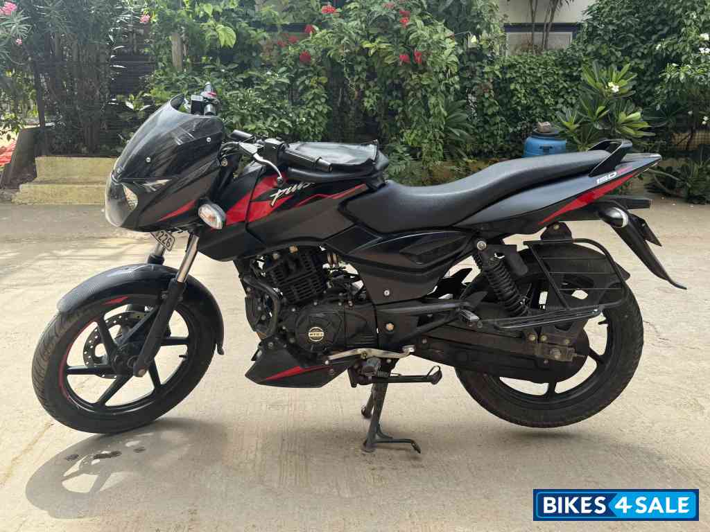 Bajaj Pulsar 150 BS6
