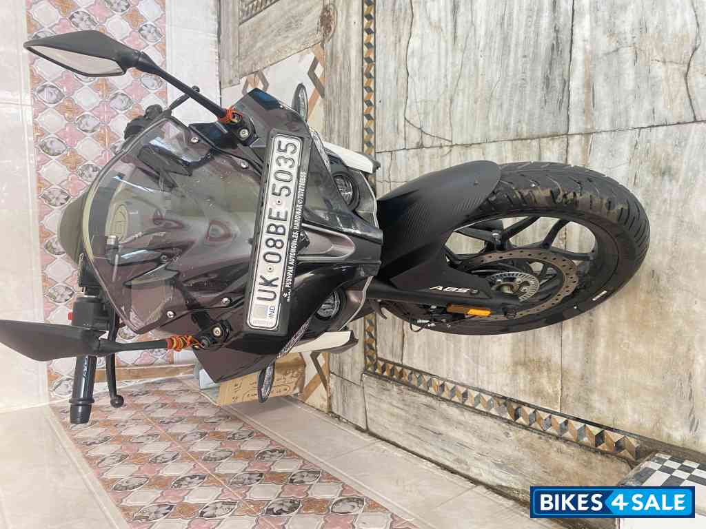 Black Bajaj Pulsar RS 200 ABS