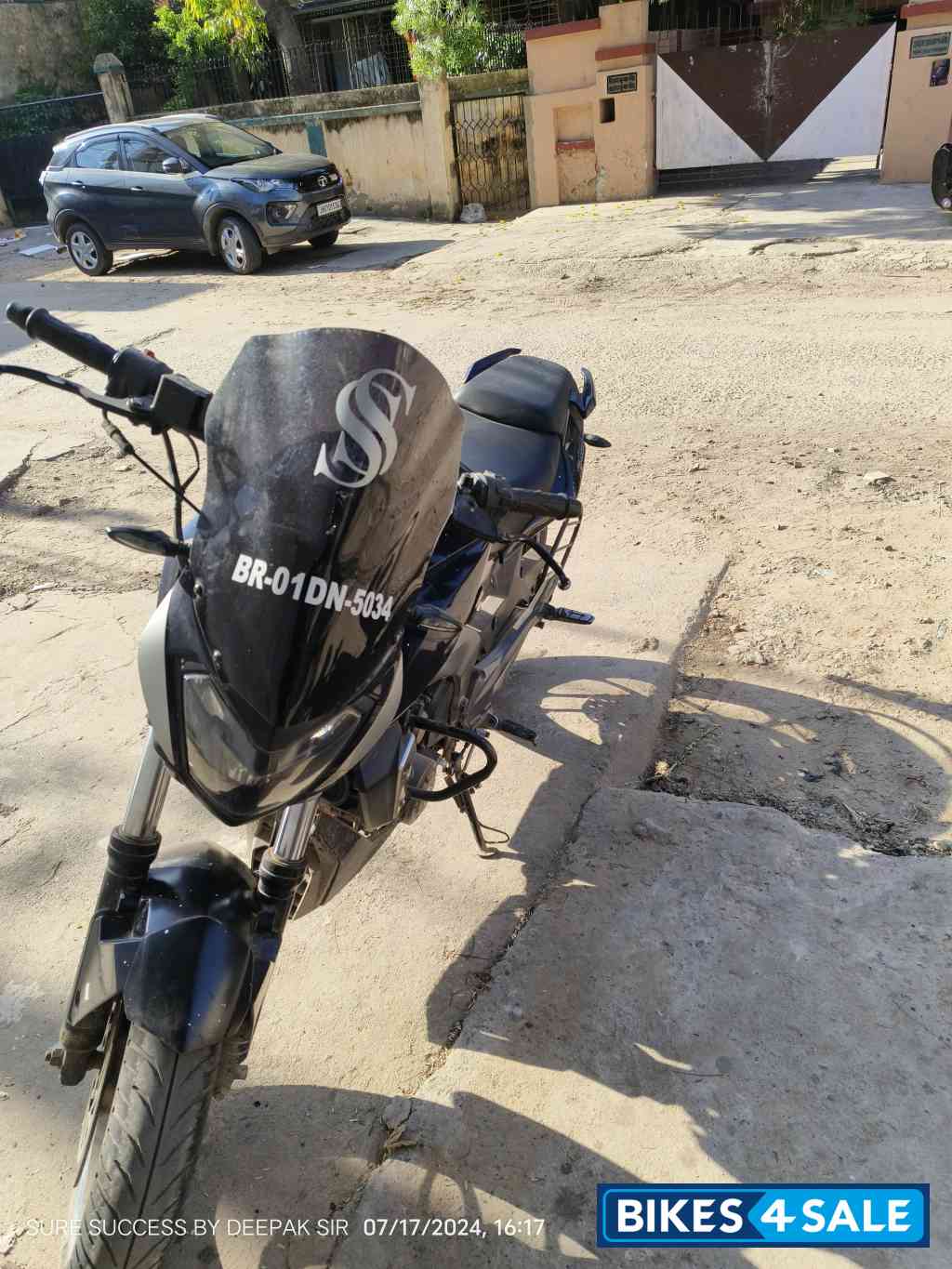 Bajaj Dominar 400