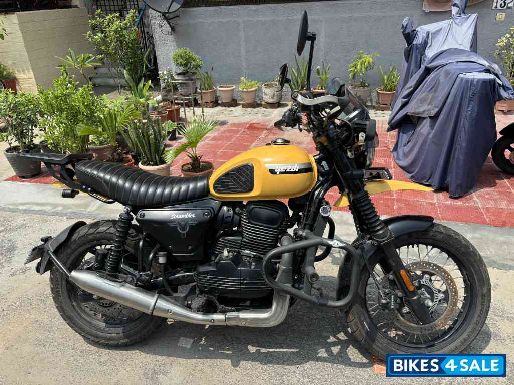 Yezdi Scrambler Single Tone