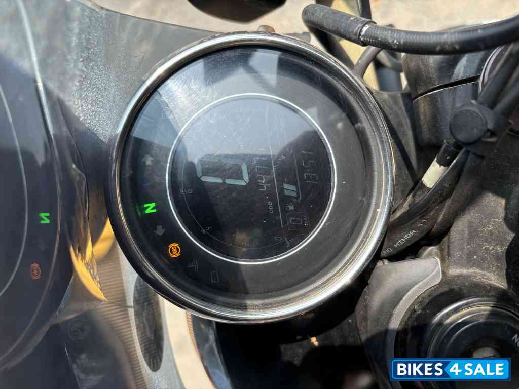 Yezdi Scrambler Single Tone