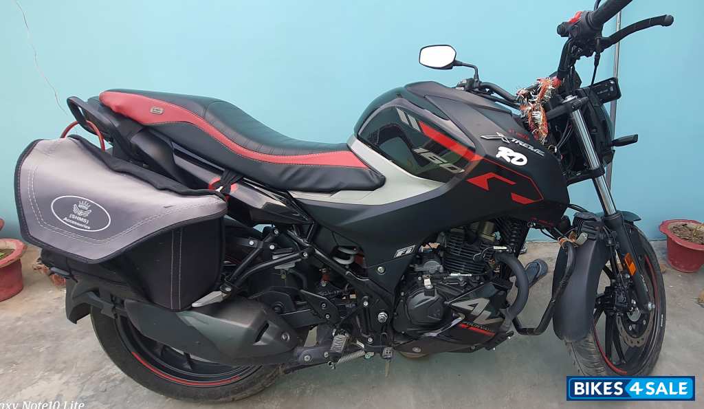 Stealth Black Hero Xtreme 160R 4V Connected 2.0