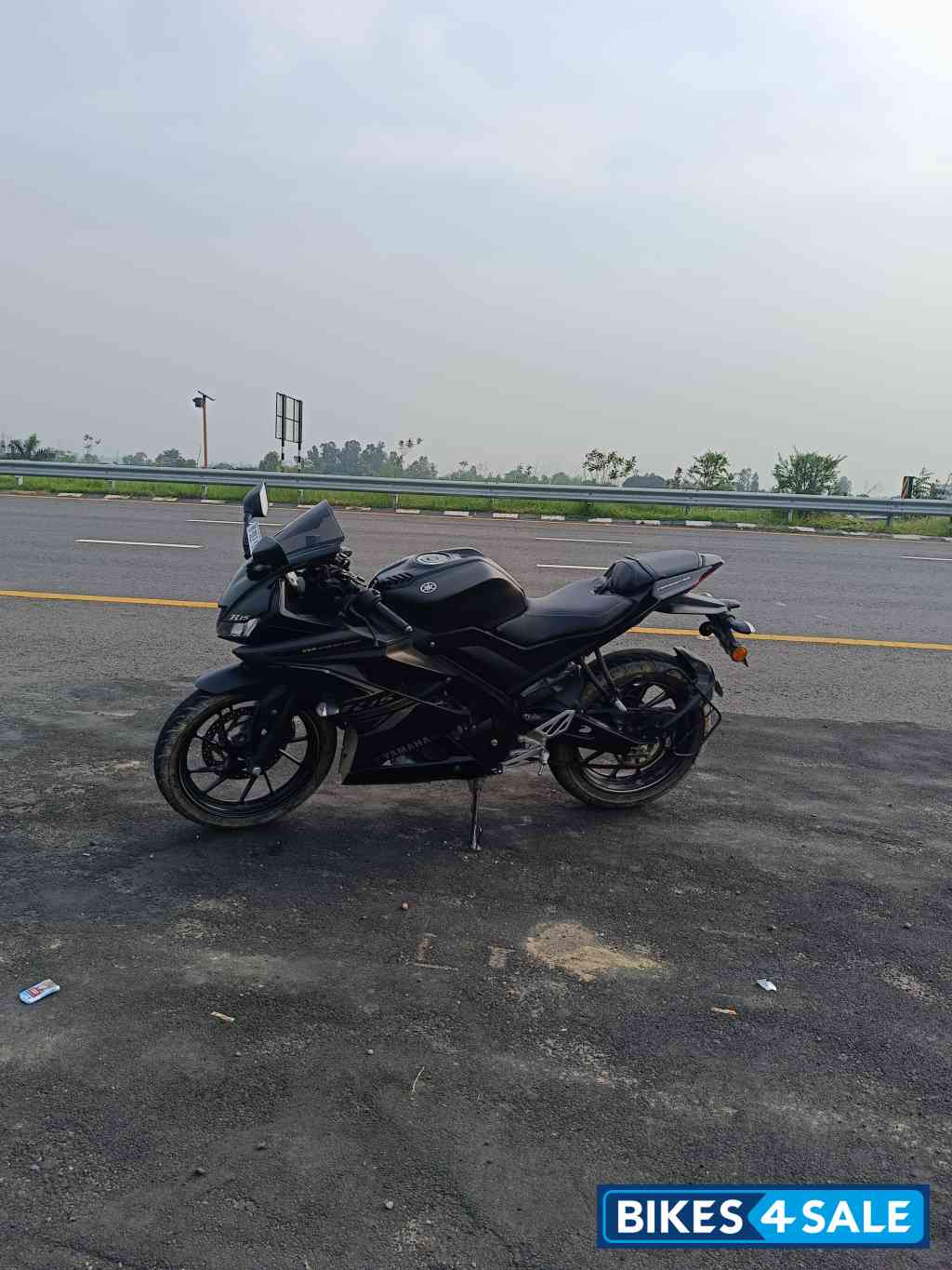 Mate Black Yamaha YZF R15 V3 BS6