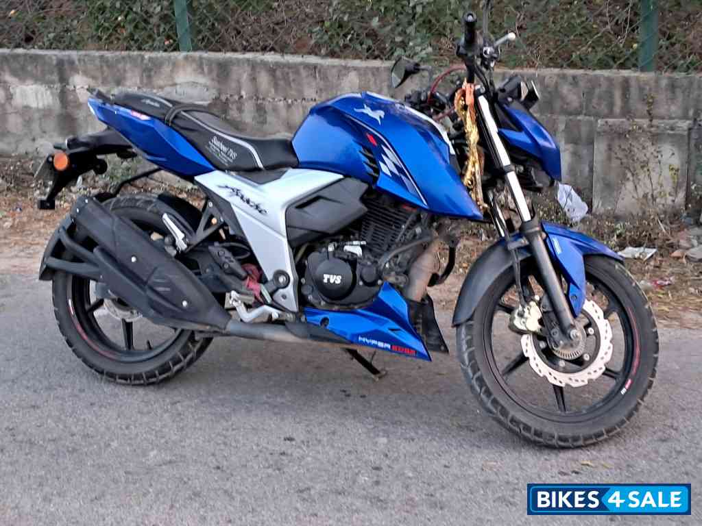 Blue TVS Apache RTR 160 4V