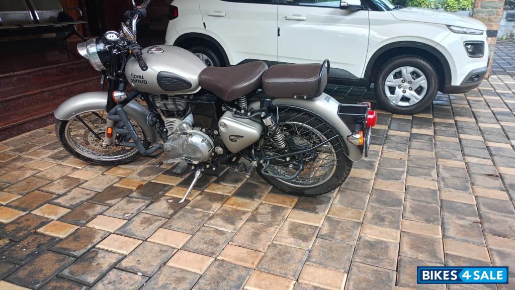 Gun Metal Grey Royal Enfield Classic 350 Gun Metal Grey Royal Enfield Classic 350