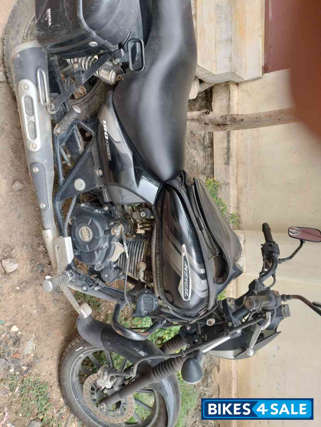 Bajaj Avenger Street 180