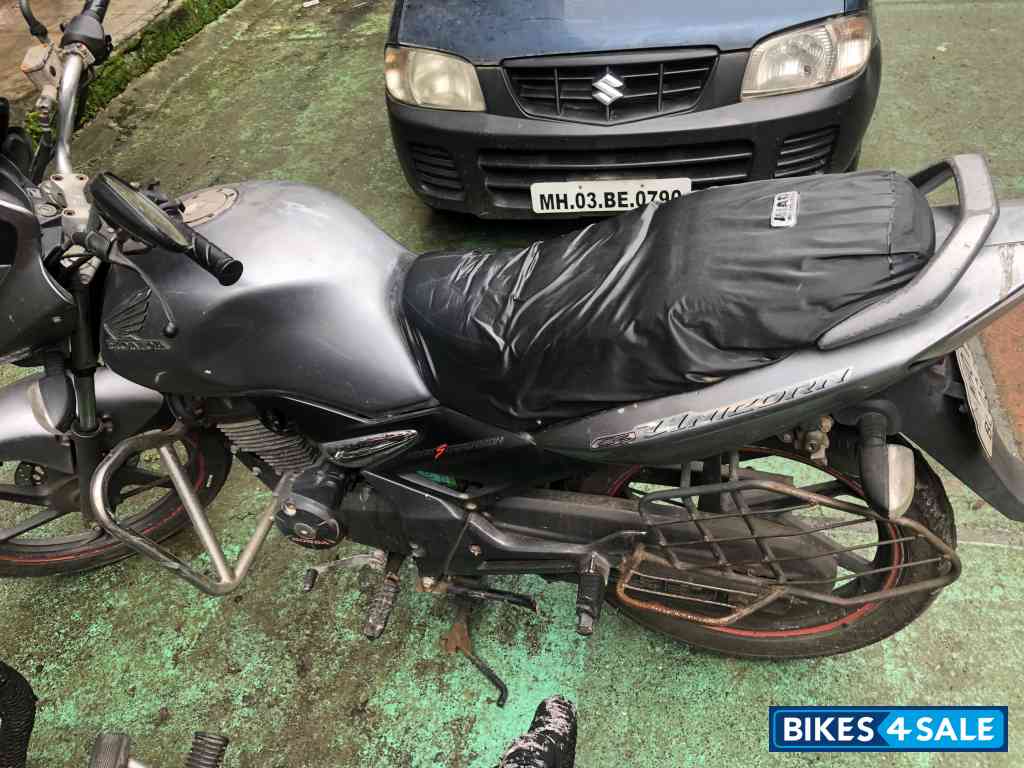 Sliver Honda CB Unicorn