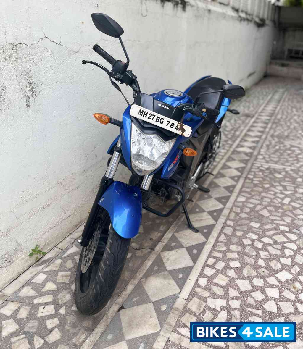 Blue Suzuki Gixxer Blue Suzuki Gixxer