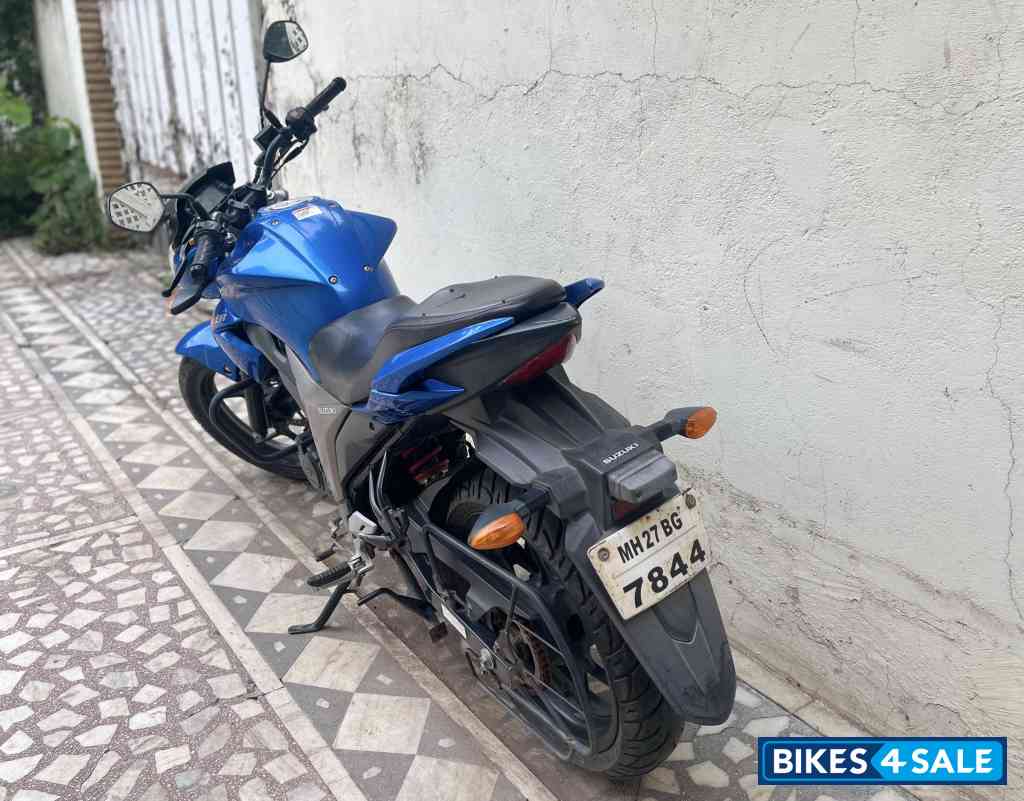 Blue Suzuki Gixxer Blue Suzuki Gixxer