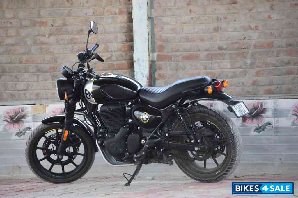 Black Royal Enfield Hunter 350 Metro