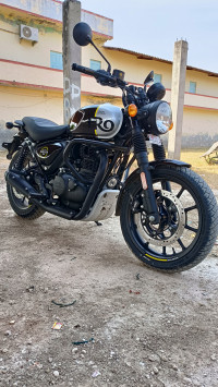 Black Royal Enfield Hunter 350 Metro