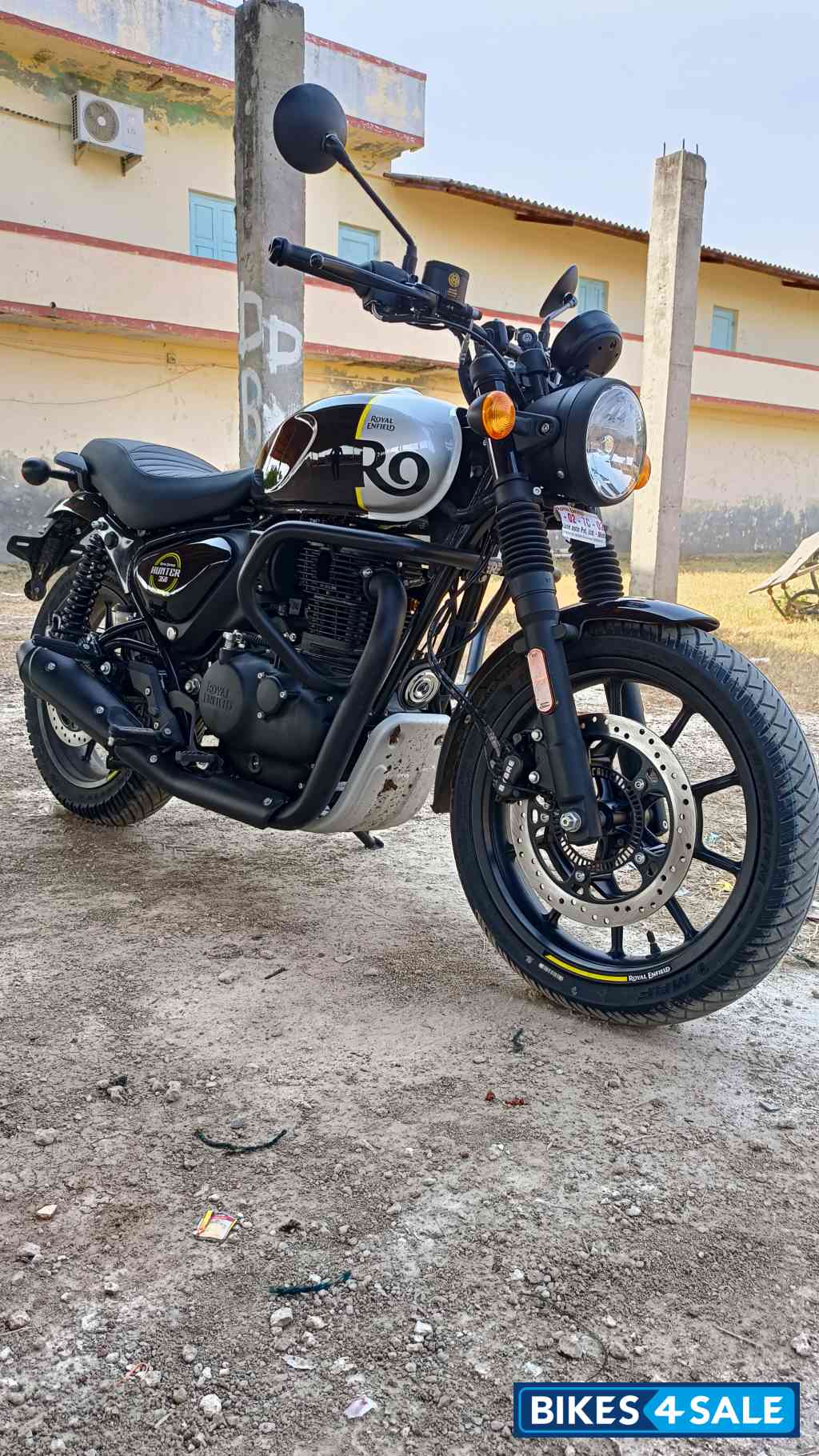 Black Royal Enfield Hunter 350 Metro