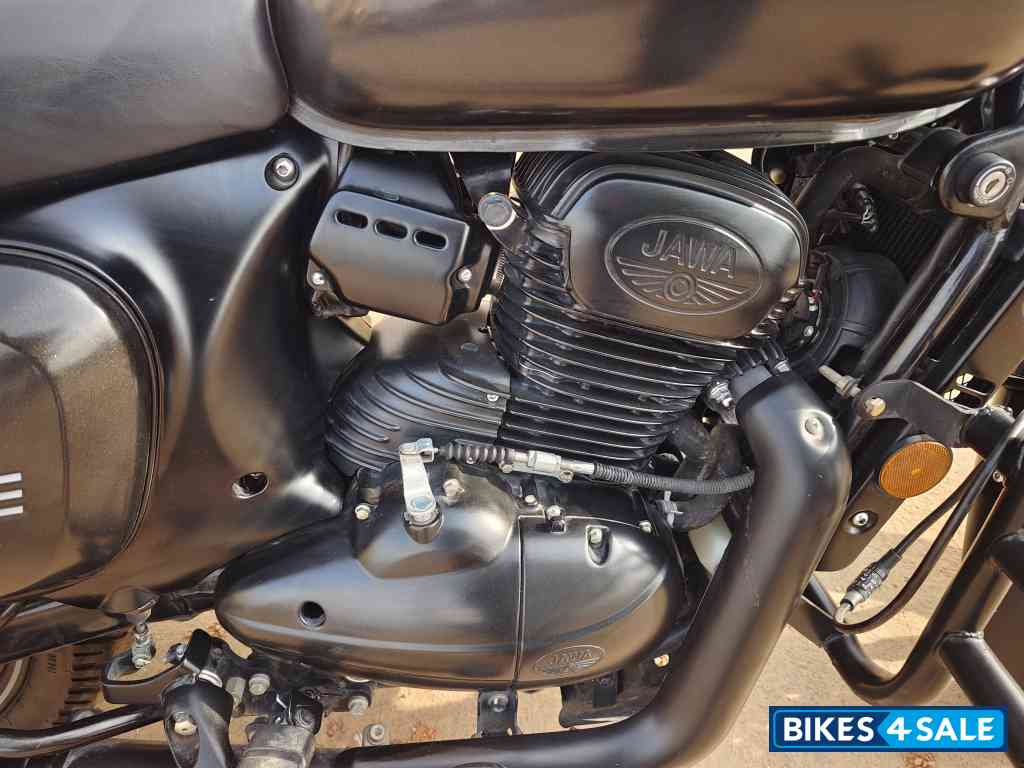 Black Dual Tone Jawa 42 Dual Tone