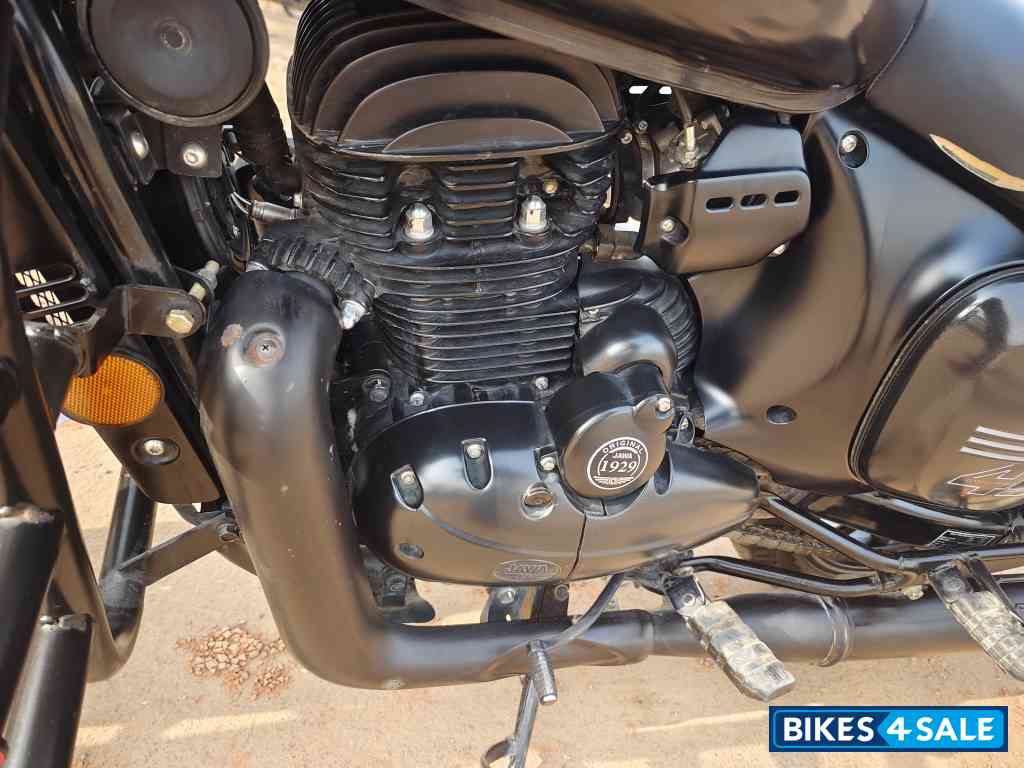 Black Dual Tone Jawa 42 Dual Tone