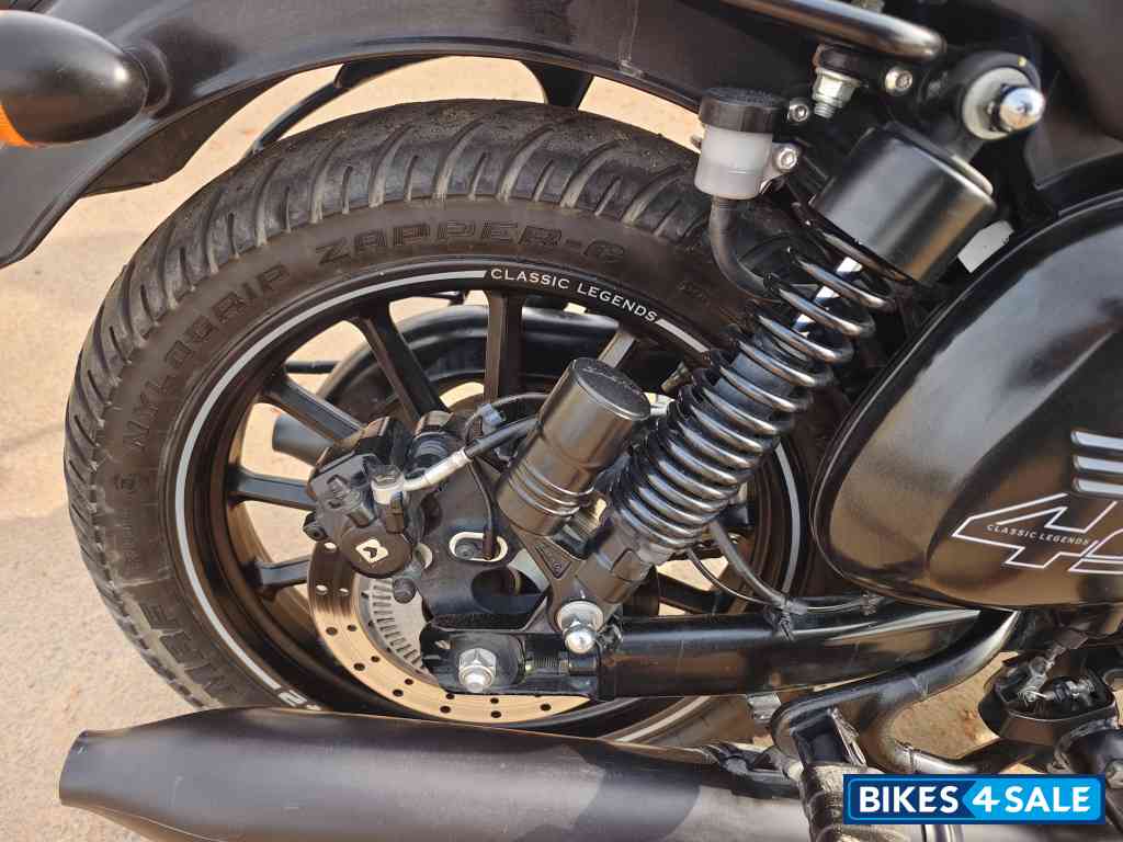 Black Dual Tone Jawa 42 Dual Tone