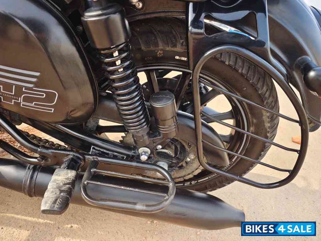 Black Dual Tone Jawa 42 Dual Tone