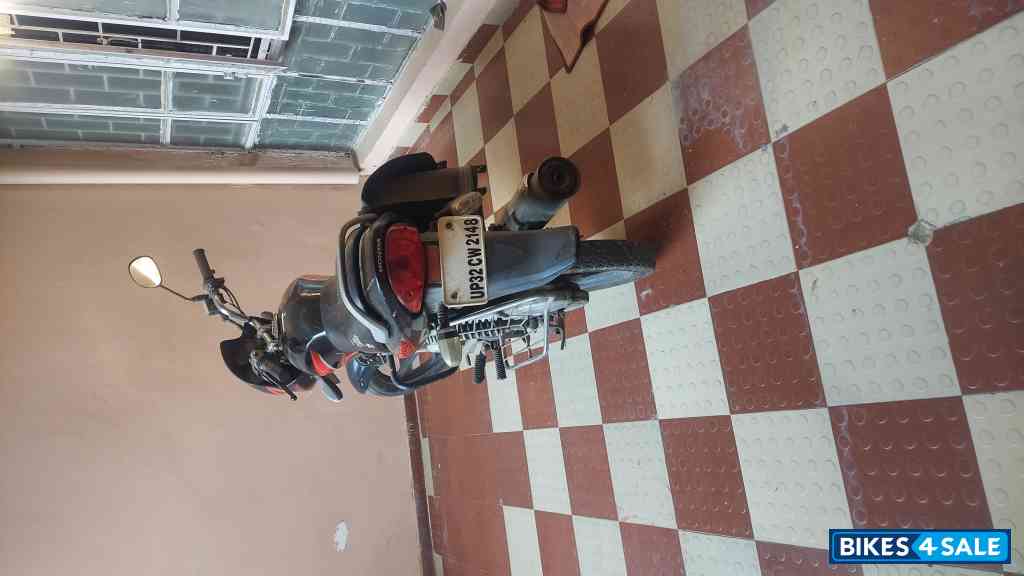 Black Honda Shine 125