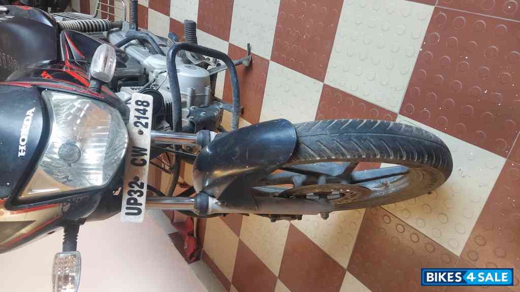 Black Honda Shine 125