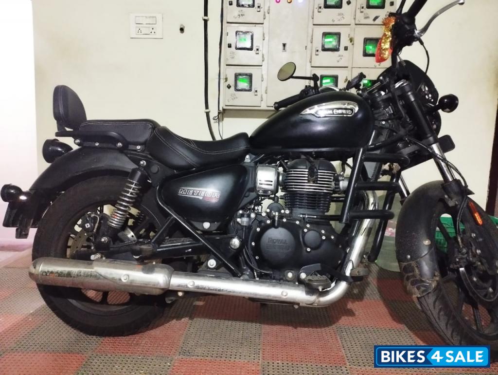 Matte Black Royal Enfield Meteor 350 Stellar