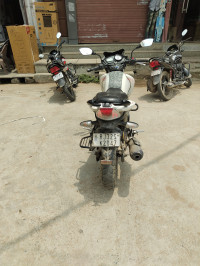 White TVS Apache RTR 180 BS6