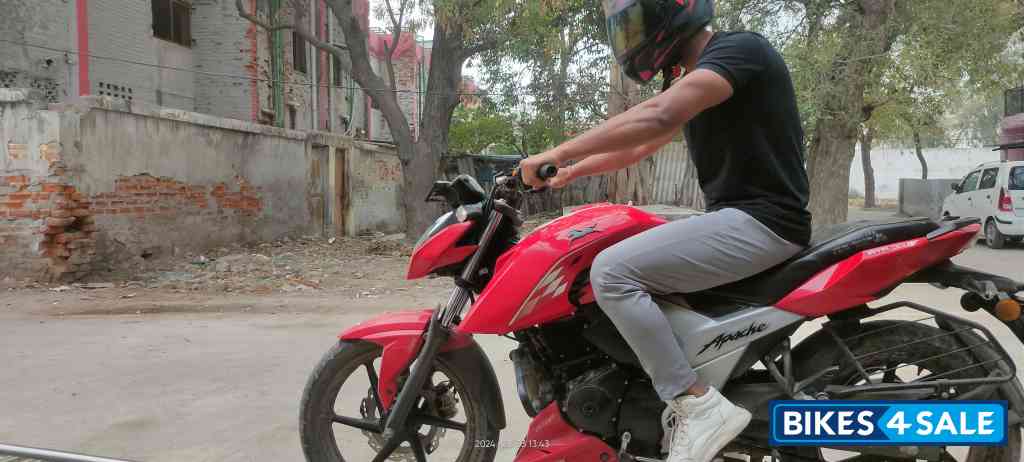 Red TVS Apache RTR 160 4V BS6