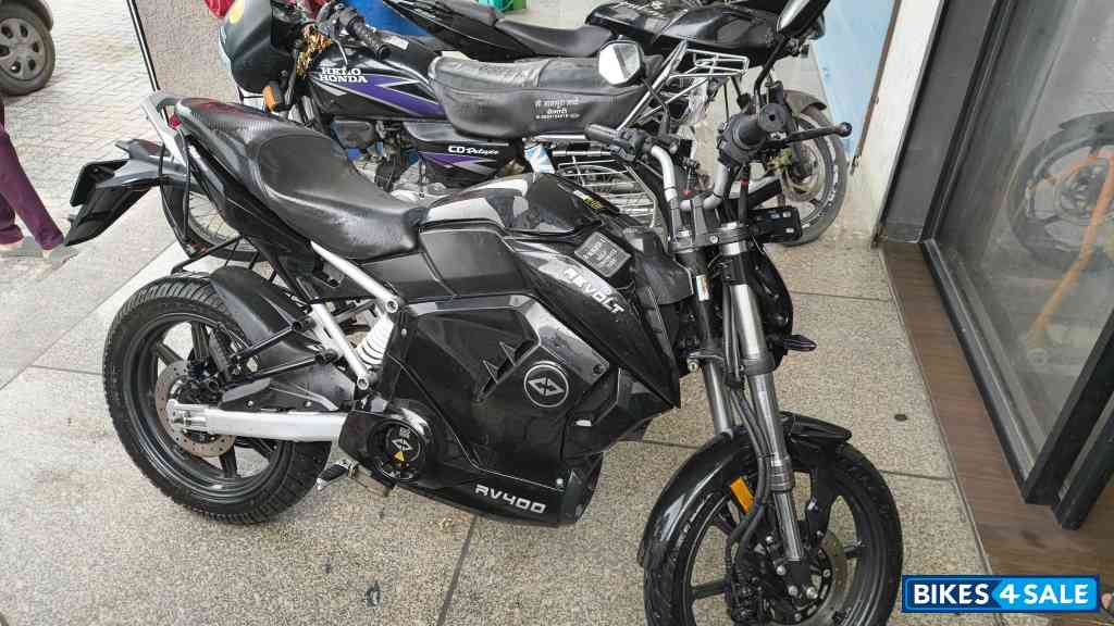 Revolt RV 400 Revolt RV 400