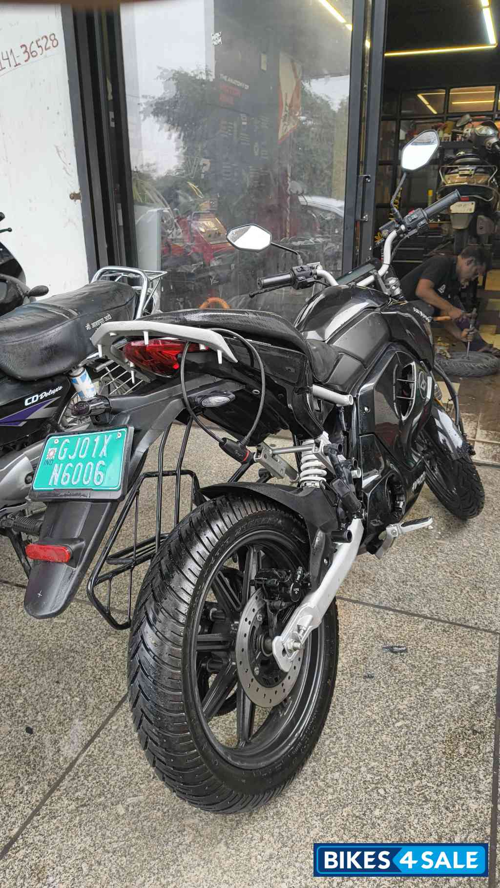 Revolt RV 400 Revolt RV 400